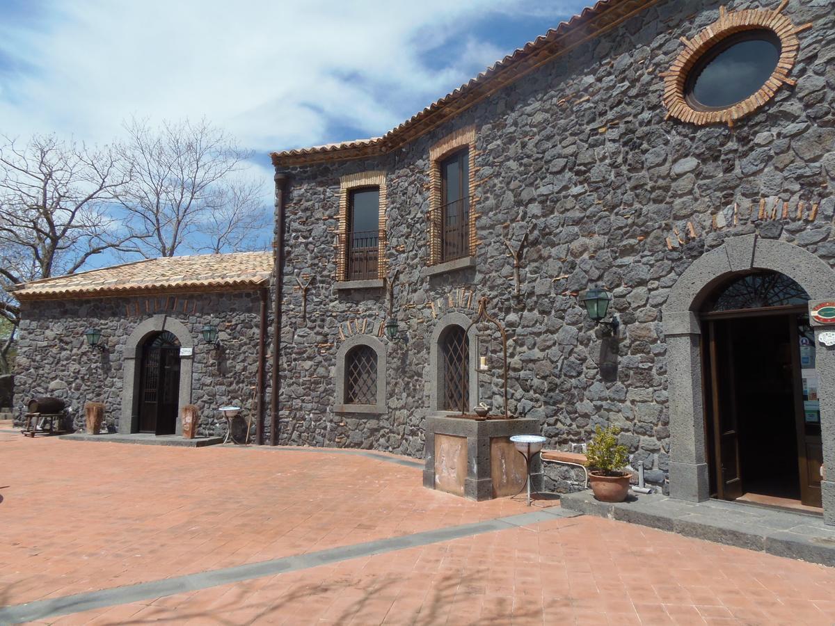 Hotel Le Cisterne Dell'Etna Calcerana-Marina Exterior foto