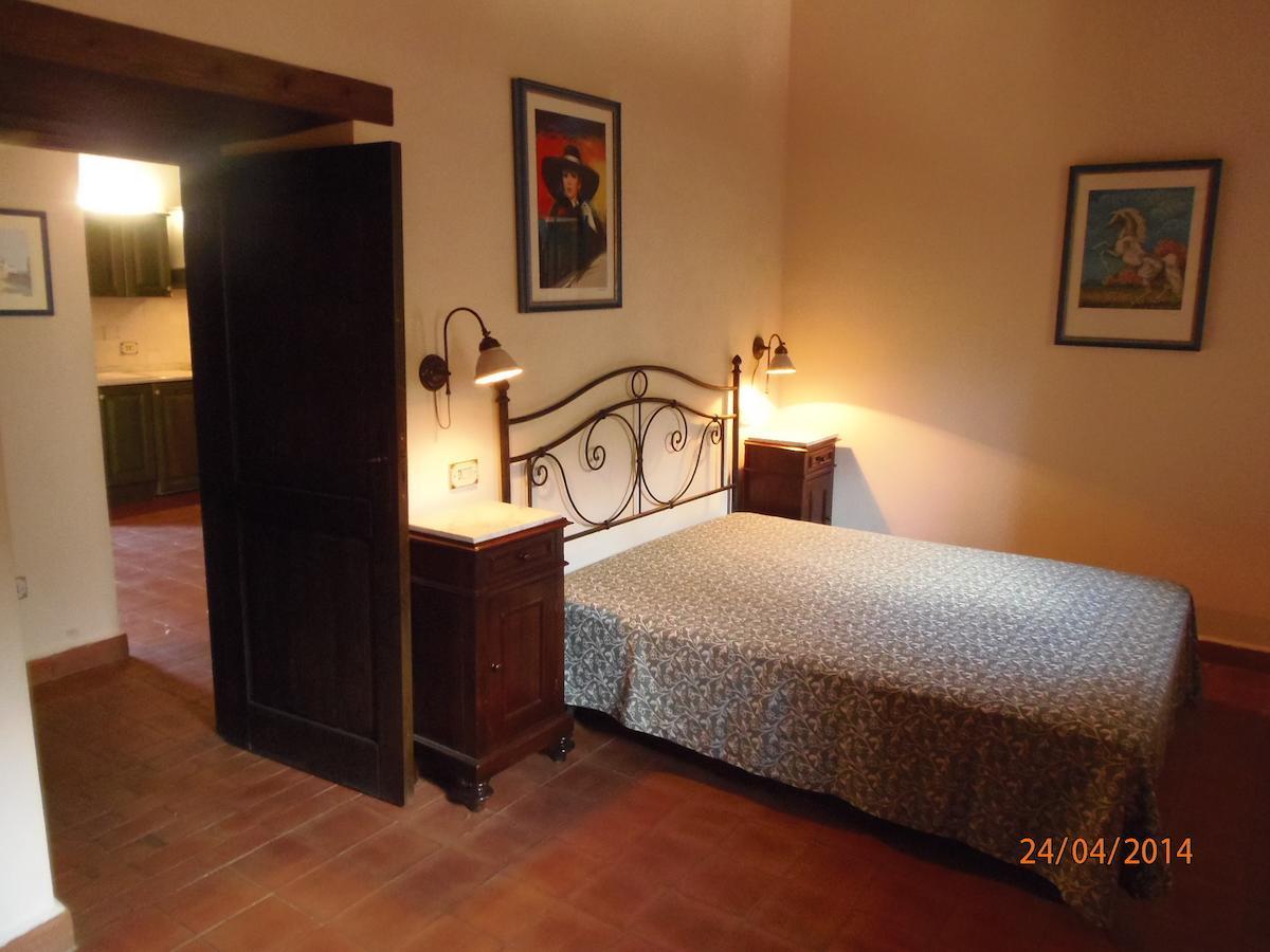 Hotel Le Cisterne Dell'Etna Calcerana-Marina Habitación foto