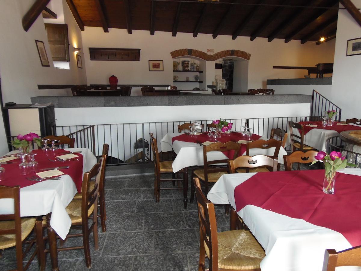 Hotel Le Cisterne Dell'Etna Calcerana-Marina Exterior foto