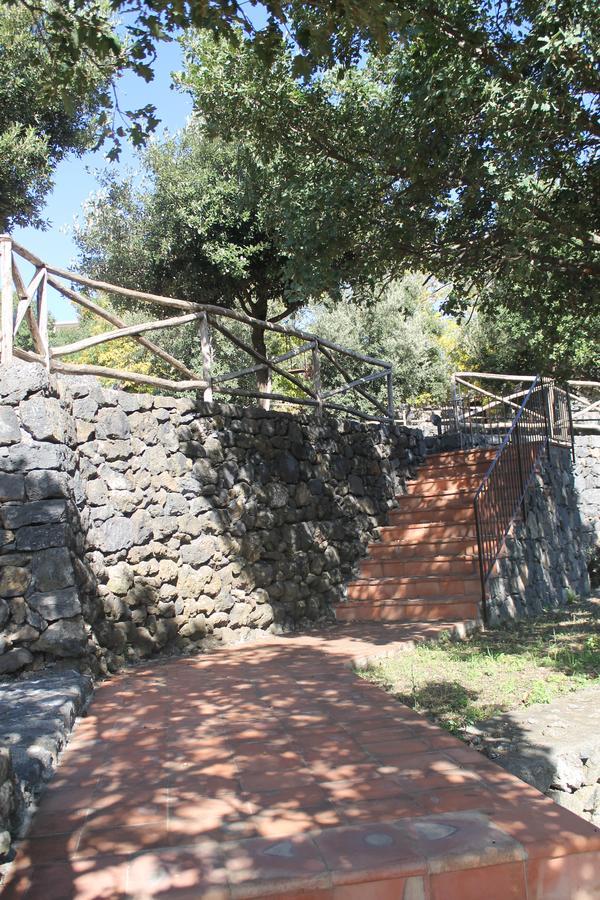 Hotel Le Cisterne Dell'Etna Calcerana-Marina Exterior foto