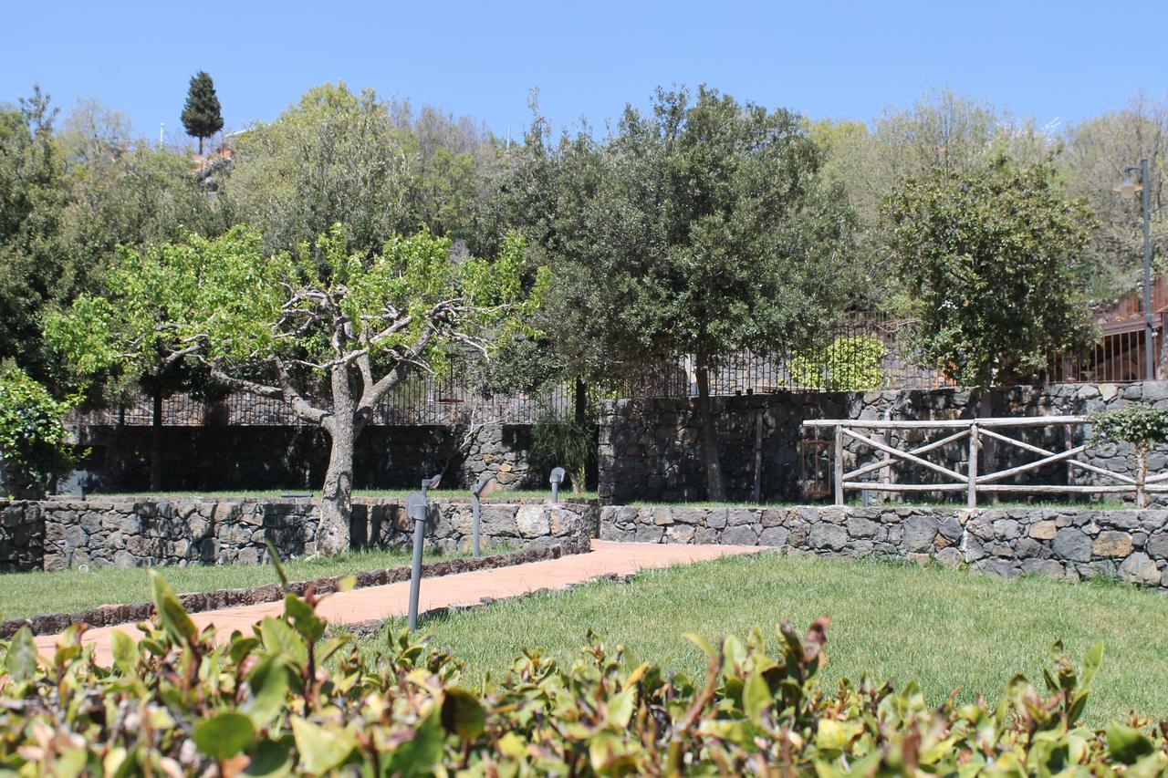 Hotel Le Cisterne Dell'Etna Calcerana-Marina Exterior foto
