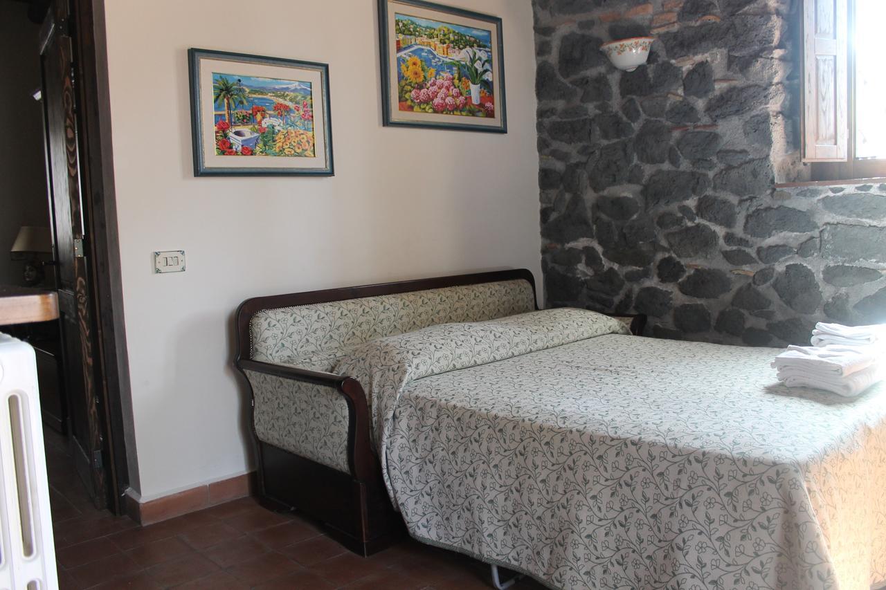 Hotel Le Cisterne Dell'Etna Calcerana-Marina Exterior foto