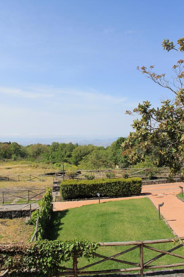 Hotel Le Cisterne Dell'Etna Calcerana-Marina Exterior foto