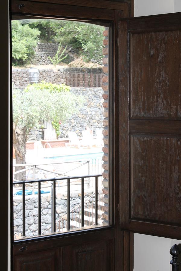 Hotel Le Cisterne Dell'Etna Calcerana-Marina Exterior foto