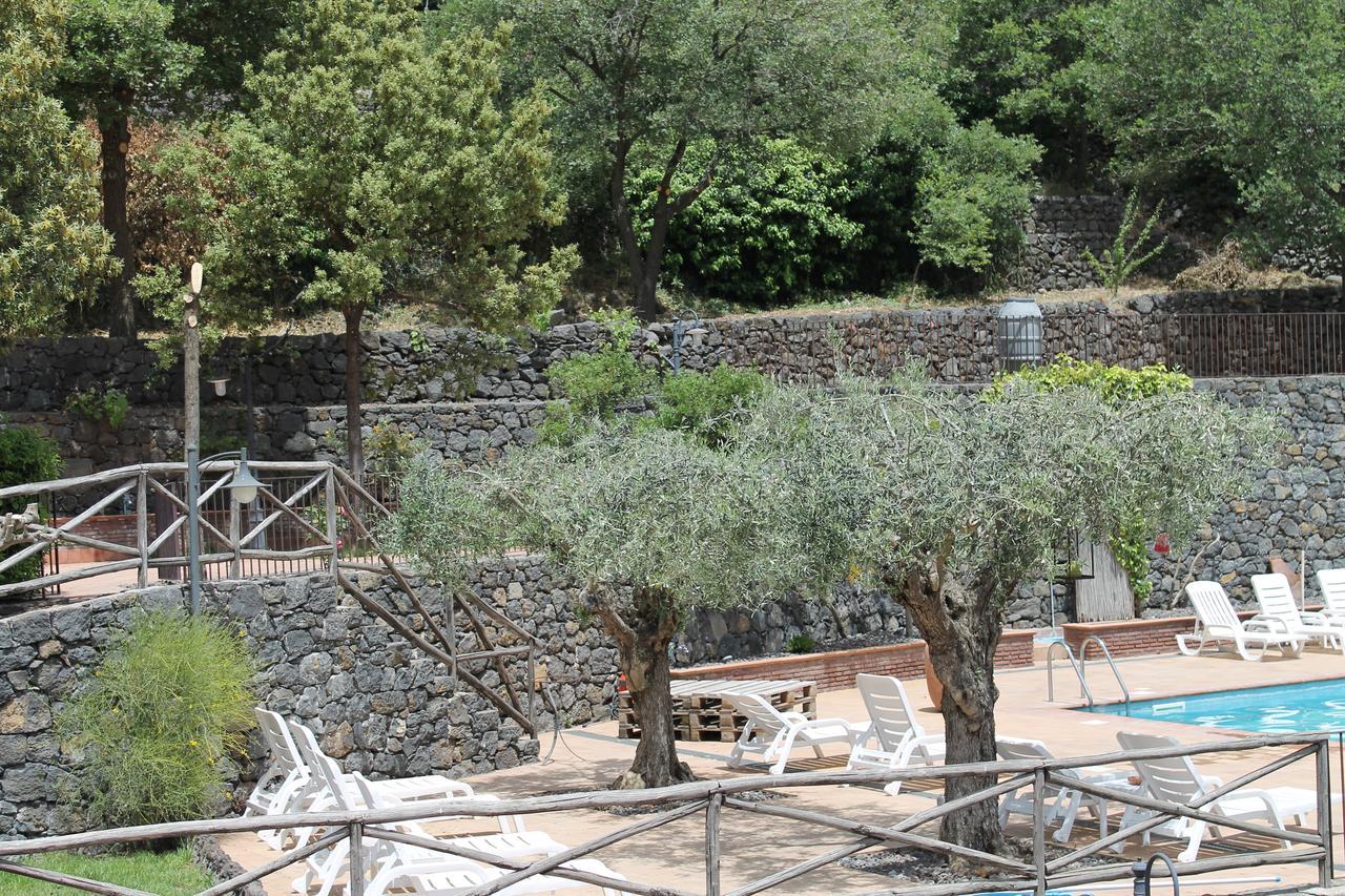 Hotel Le Cisterne Dell'Etna Calcerana-Marina Exterior foto
